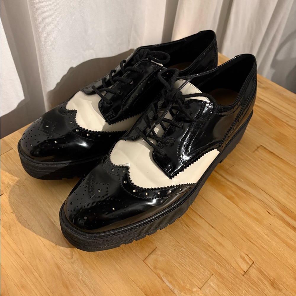 Nine West Black and White Wingtip Loafers